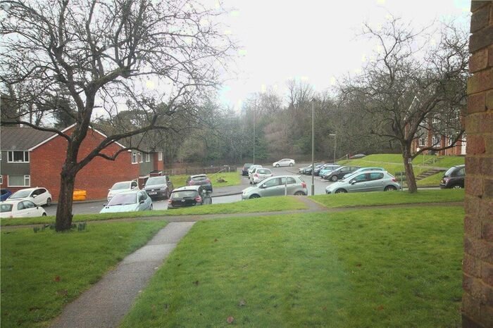 2 Bedroom Flat To Rent In Home Farm Close, Tadworth, KT20