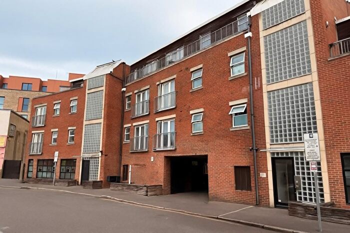 2 Bedroom Flat To Rent In Kingston Upon Thames, Surrey, KT1