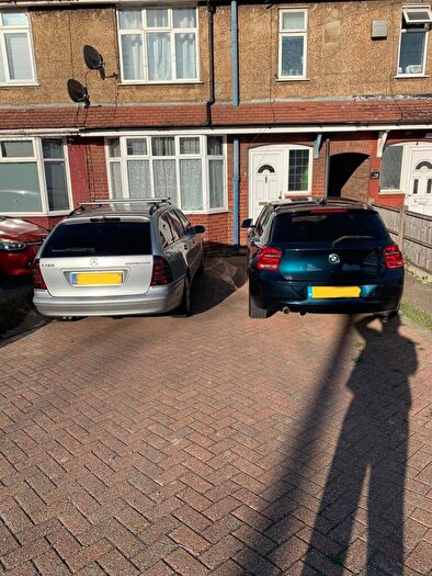 3 Bedroom Terraced House To Rent In Poynters Road, Luton, LU4