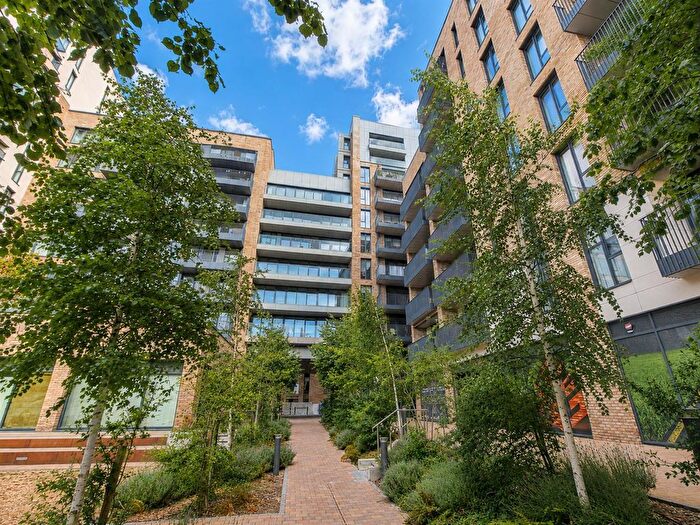 2 Bedroom Flat To Rent In High Street, Staines-Upon-Thames, TW18