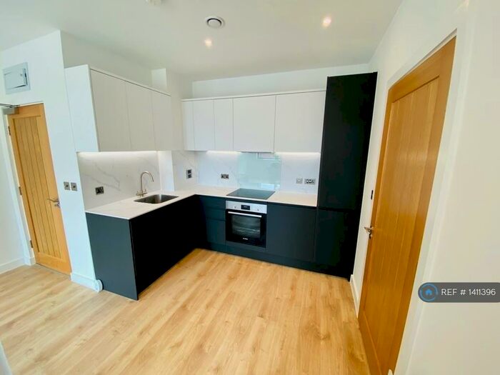 1 Bedroom Flat To Rent In Station Road, Redhill, RH1