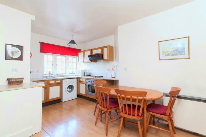2 Bedroom Flat To Rent In Blair Street, Old Town, Edinburgh, EH1