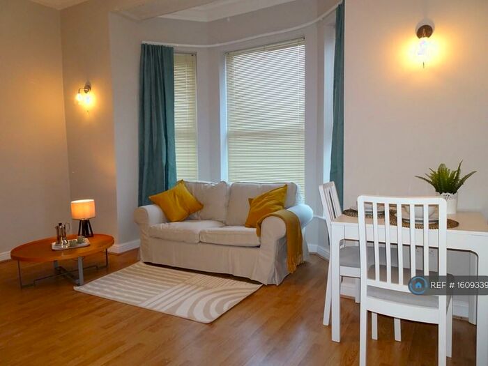 1 Bedroom Flat To Rent In Portland Crescent, Manchester, M13
