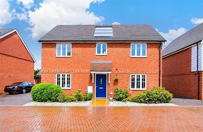 4 Bedroom Detached House For Sale In Summer Road, Horley, Surrey, RH6