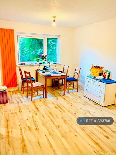 1 Bedroom Flat To Rent In Laburnum Court, London, SE19