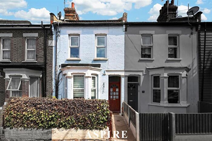 3 Bedroom Terraced House For Sale In Salisbury Avenue, Westcliff-On-Sea, SS0