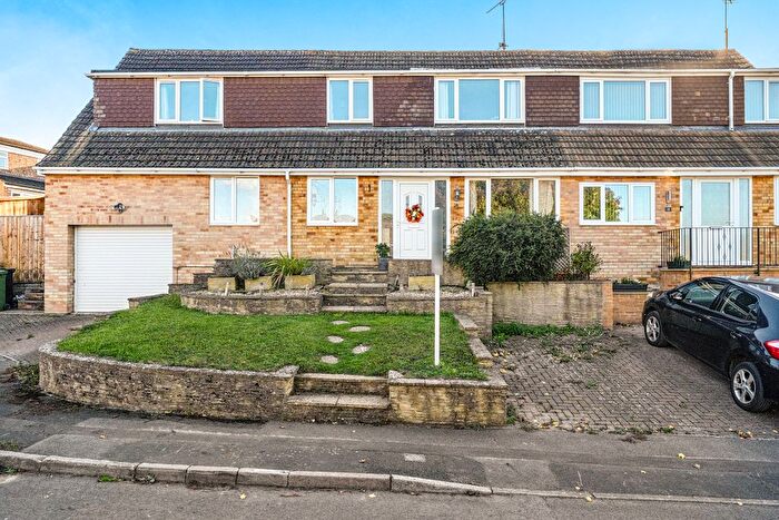 5 Bedroom Semi Detached House For Sale In Malthouse Close, Blunsdon, Swindon, SN26