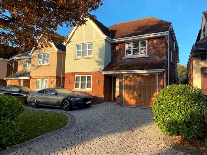 5 Bedroom Detached House For Sale In White House Chase, Rayleigh, Essex