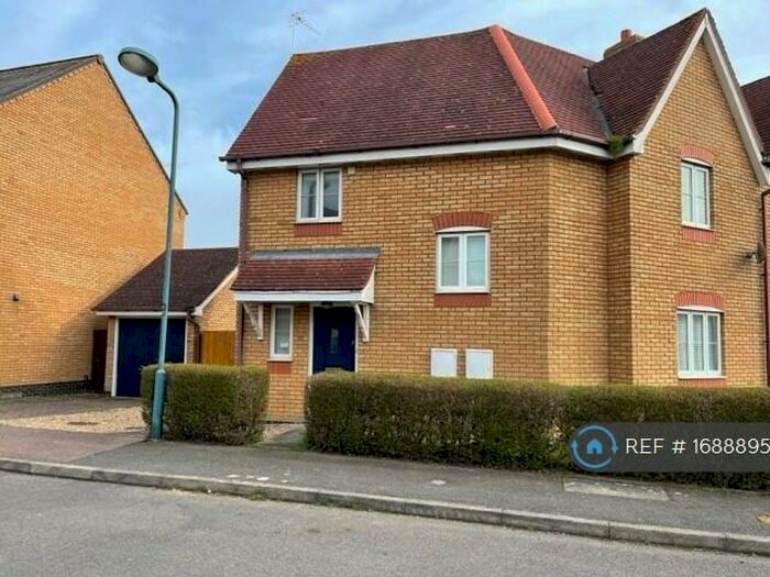 3 Bedroom Semi-Detached House To Rent In Stoneleigh Court, Milton Keynes, MK4