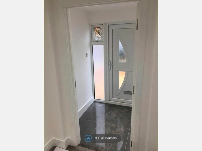 6 Bedroom Semi-Detached House To Rent In Field End Road, Ruislip, HA4