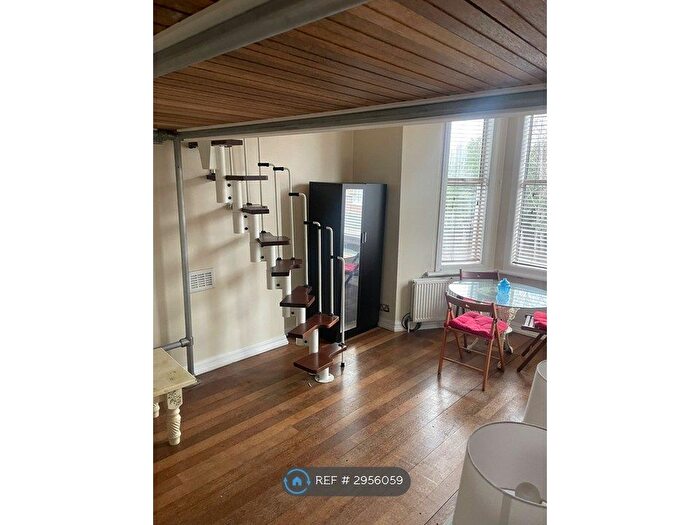 Studio To Rent In Cricklewood, London, NW2