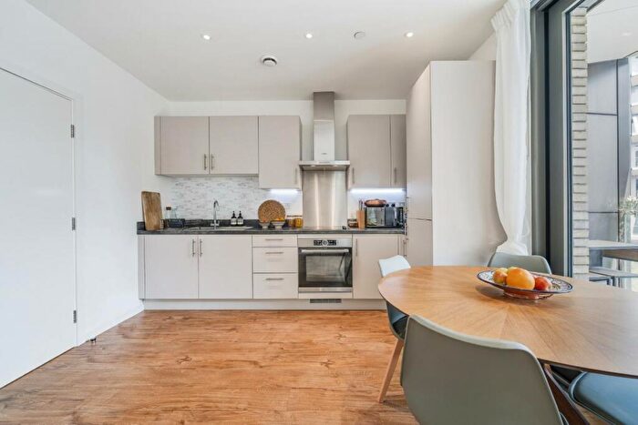 1 Bedroom Flat For Sale In Macclesfield Road, Clerkenwell, EC1V