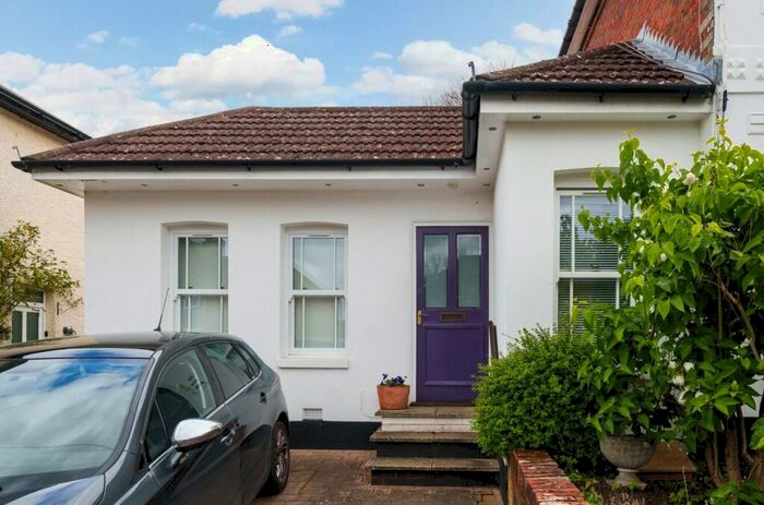 1 Bedroom Apartment To Rent In High Path Road, Guildford, Surrey, GU1