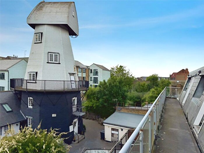 1 Bedroom Flat For Sale In High Street, Sheerness, Kent, ME12