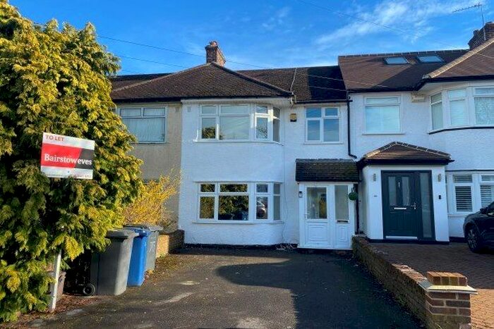 3 Bedroom Property To Rent In Weirdale Avenue, London, N20