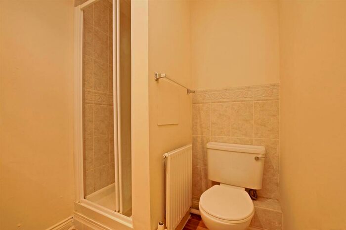 3 Bedroom Flat To Rent In Venneit Close, OX1
