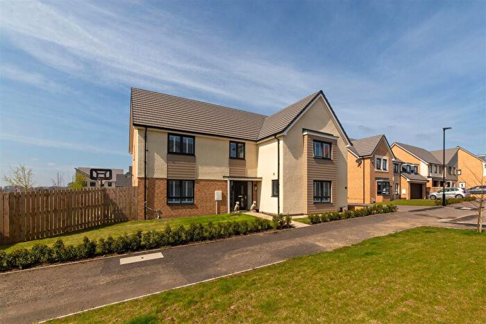 5 Bedroom Detached House For Sale In Gatekeeper Close, Great Park, NE13