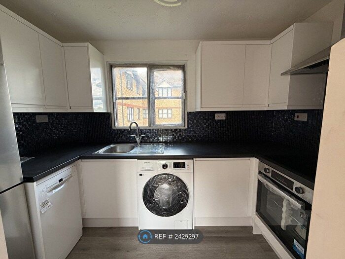 2 Bedroom Flat To Rent In Barnard Court, Dartford, DA2