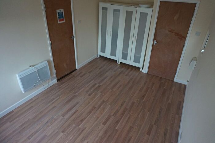 1 Bedroom Flat To Rent In Whitchurch Road, Cardiff, CF14