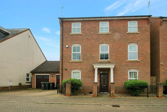 5 Bedroom Detached House To Rent In Newell Road, Stansted, CM24