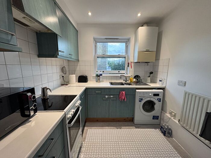 1 Bedroom Flat To Rent In Uxbridge Road, Shepherds Bush, London, W12
