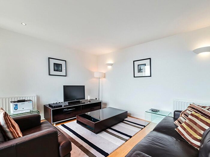 2 Bedroom Apartment To Rent In Elektron Tower, Blackwall Way, E14