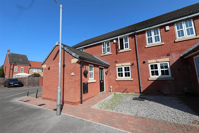 2 Bedroom Terraced House For Sale In Pools Brook Park, Kingswood, Hull, HU7