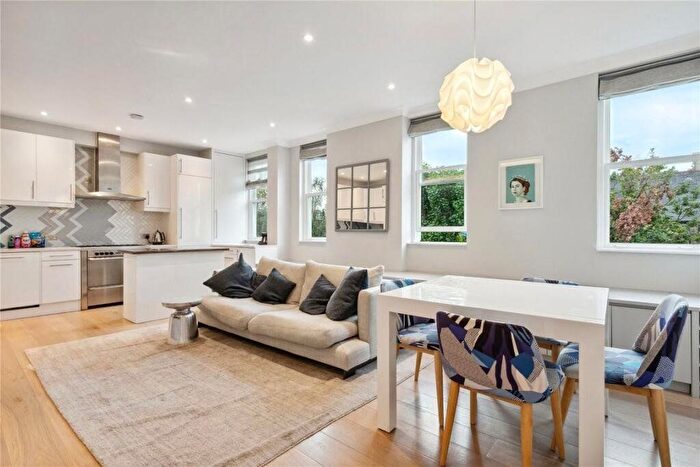 2 Bedroom Flat To Rent In Bassett Road, North Kensington, W10