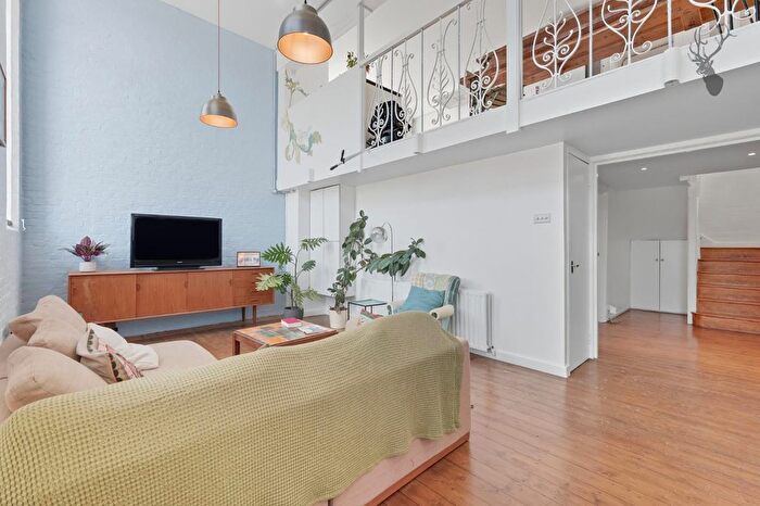 2 Bedroom Flat For Sale In Bow Brook House, Bethnal Green, E2