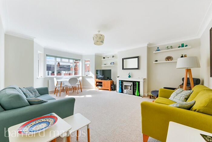 3 Bedroom Apartment For Sale In St Leonards Road, London, SW14