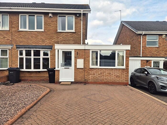 4 Bedroom Semi-Detached House To Rent In Cheswood Drive, Minworth, B76