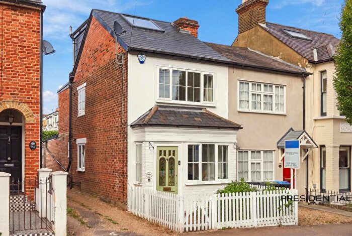 3 Bedroom End Of Terrace House For Sale In Princes Road, Buckhurst Hill, IG9