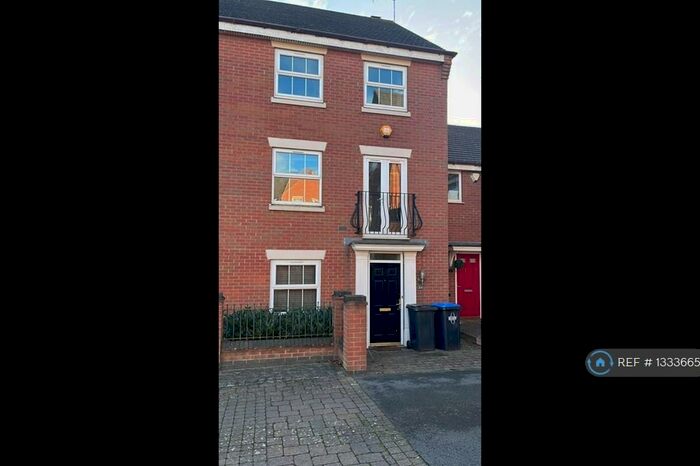 4 Bedroom Terraced House To Rent In Longstork Road, Rugby, CV23