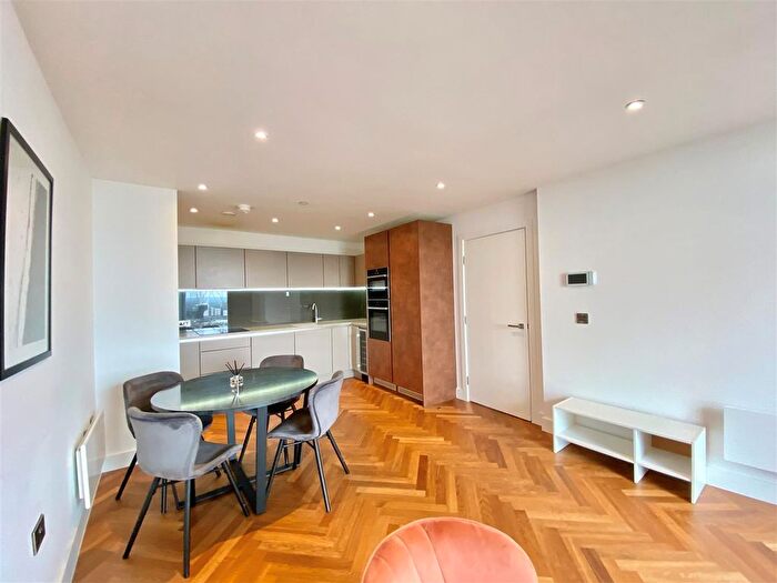 2 Bedroom Flat To Rent In Deansgate Square, Owen Street, Manchester, M15