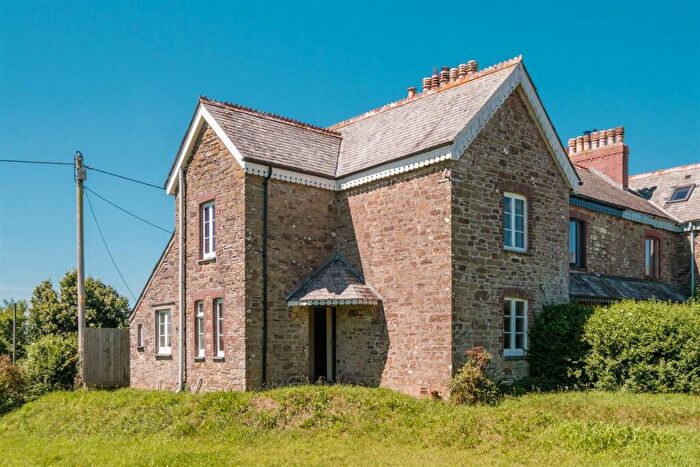 3 Bedroom End Of Terrace House For Sale In Duloe, PL14