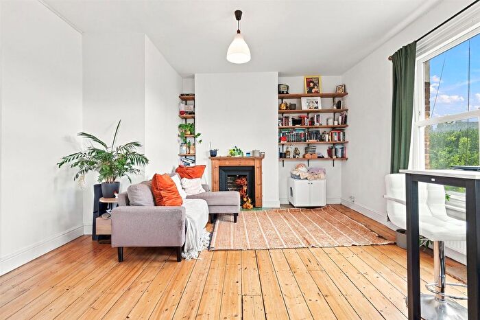 1 Bedroom Flat For Sale In Stapleton Hall Road, N4
