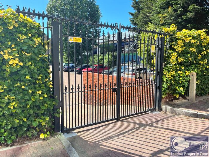 Parking/garage To Rent In Fletcher Street, Tower Hill, E1