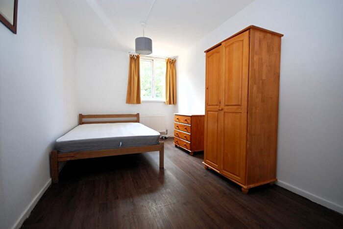 5 Bedroom Flat To Rent In Carlton Grove, London, SE15