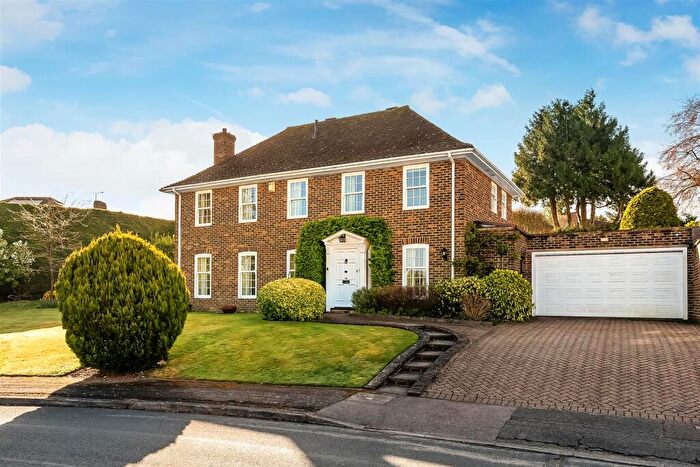 4 Bedroom Detached House For Sale In Badingham Drive, Fetcham, KT22