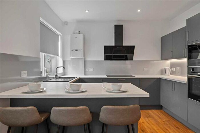 6 Bedroom Terraced House To Rent In Derry Avenue, Plymouth, PL4