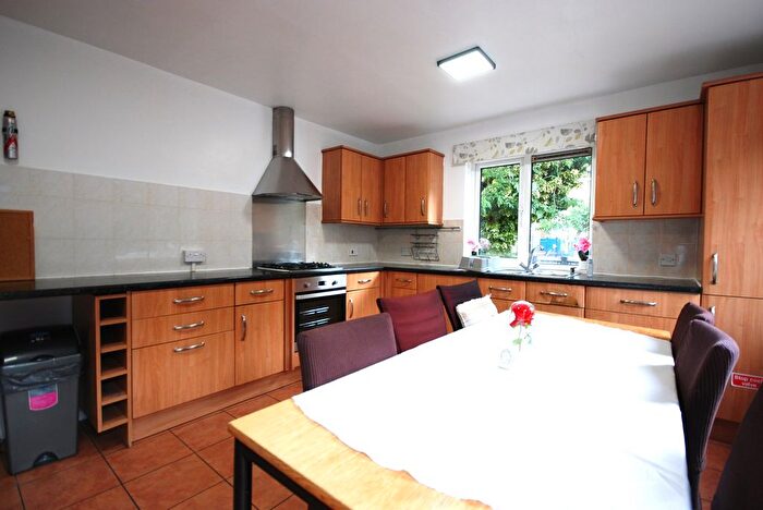 4 Bedroom Detached House To Rent In Mandela Street, Oval, SW9