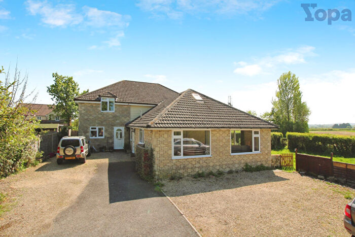 4 Bedroom Detached House For Sale In Digby Crescent, Sherborne, DT9