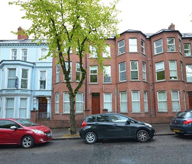 3 Bedroom Flat To Rent In Eglantine Avenue, Belfast, BT9