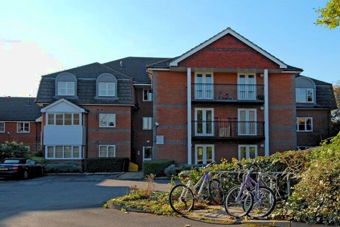 2 Bedroom Apartment To Rent In Farringdon Court, Erleigh Road, Reading, RG1