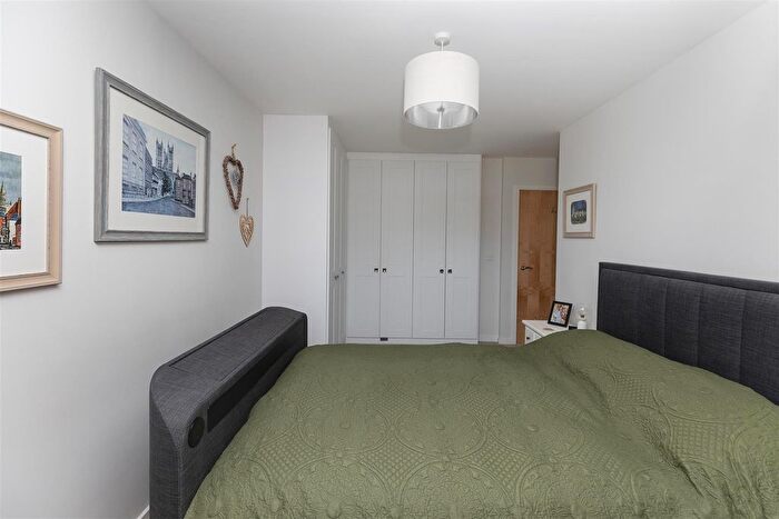 1 Bedroom Flat For Sale In Stoney Lane, Longwood, Huddersfield, HD3