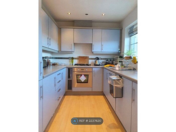 2 Bedroom Flat To Rent In Kempley Close, Cheltenham, GL52