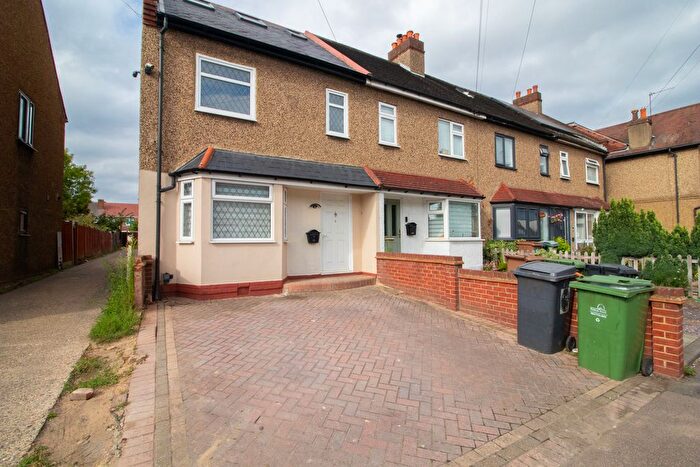 4 Bedroom Terraced House To Rent In Hall Lane, Chingford, E4