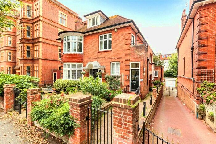 3 Bedroom Flat To Rent In The Drive, Hove, BN3