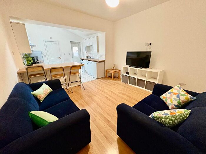 5 Bedroom House To Rent In Pomona Street, Sheffield, S11