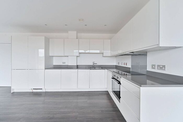 3 Bedroom Flat To Rent In Batavia Road, New Cross, London, SE14